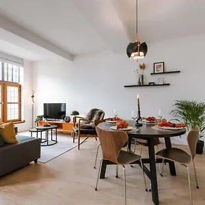 stunning-apartment-at-the-grand-market-of-antwerp.brusselshotelsbook.com/